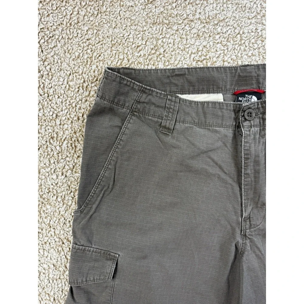 The North Face Men's Shorts Size 34 Gray Cargo Hiking Outdoor Casual